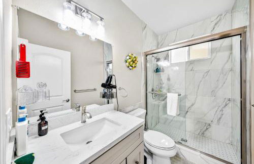 Spacious 9BR Home with Parking and Near DTLA - Foto 60