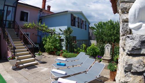Apartment Elena, village Peresiji - Foto 5, Garden, sunbed
