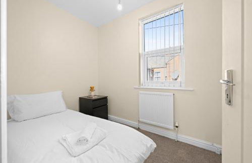 Three Bedroom House By Brookland Stays Serviced Accommodation Short Lets Manchester With Free WiFi - Foto 3