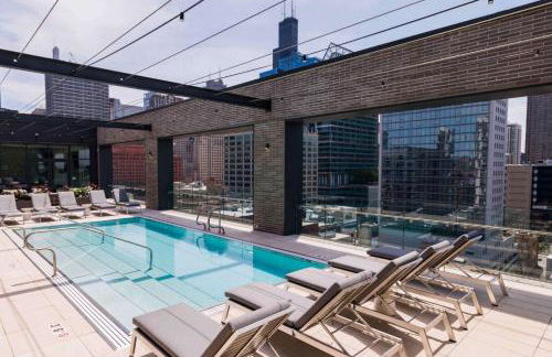 W Loop Studio w Deck Pool Gym 3 blocks to L CHI-644 - Foto 19