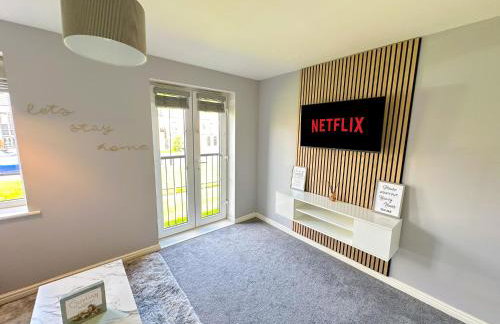 Luxury 4 Bed House - Free Parking - Contractors - Relocators - Foto 1