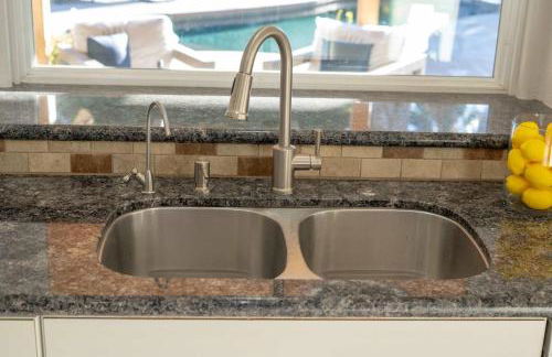 Top Rated 3BR BA Villa Pool Spa BBQ - Foto 21