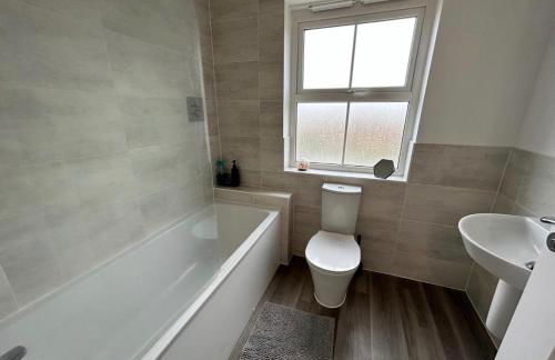 House - Sleeps 8 - Free Parking and Ps5 - Foto 6