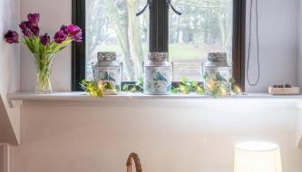 Peaceful Stylish Entire Apartment - Views, Gardens, Firepit, Balcony - Foto 4