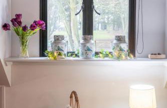 Peaceful Stylish Entire Apartment - Views, Gardens, Firepit, Balcony - Photo 4