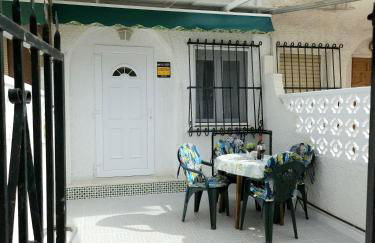 Bungalow Flamingo con terraza y playa - Photo 14