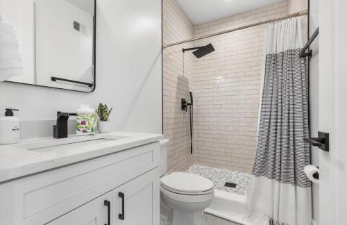 Central DC 5-BR Townhome - Walk to METRO-rail - Foto 14