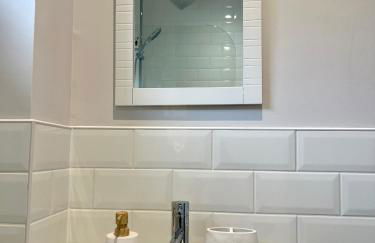 Dover Port in quiet location with Castle Views and off road parking - Foto 32