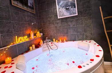 Le chalet romantique, SPA, Écran cinéma, Lit king size, day use, 10 min centre - Foto 5