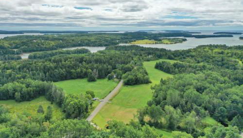 1850s Maine Farmhouse featured in Condé Nast Traveler with 11 Acres Near Water - Foto 2