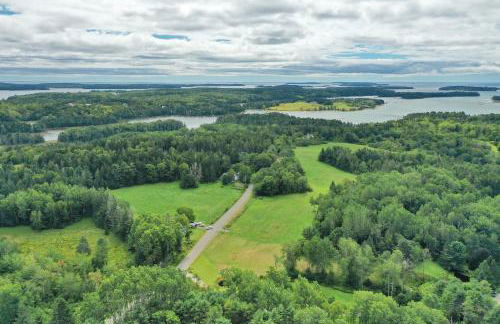 1850s Maine Farmhouse featured in Condé Nast Traveler with 11 Acres Near Water - Foto 2