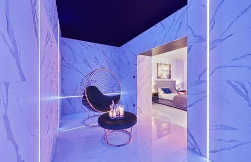 Jacuzzi LoveAparts Marki Romantic Getaway - Photo 7