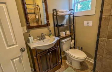 Historic Coastal Haven- Pet Friendly Fast Wi-Fi - Foto 15