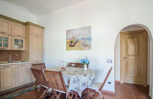GuestHost - Seaside Apartment with Parking - Foto 12