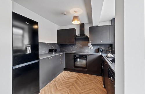 Prime Central Living 5-Bedroom 3-Bath Spacious House - Photo 14