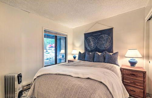 Pinecrest Retreat with Fireplace! - Photo 18