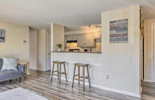 Inviting Charlotte Getaway - Half Mile to UNC! - Foto 5