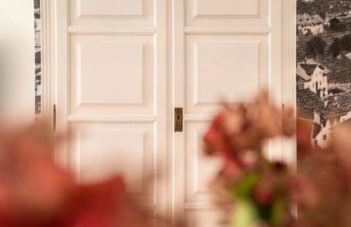 goldfinger + suites - Photo 12