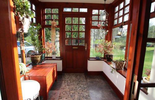 Serene Countryside Home with Manicured Gardens - Foto 3