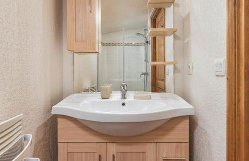 Chateau - Charming Apartment in the city Center with 3 bedrooms - By Cozee Rentals - Foto 16