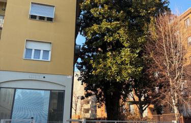 Loft Park & Rail free Parking - Photo 22