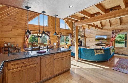 Mountain Escape on 6 acres w Hot Tub & Privacy - Foto 23