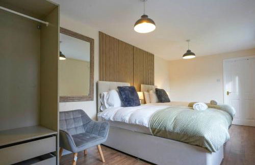 Orchard Bungalow - Sleeps 10 - Close to Town Centre - Free Parking, Pool Table, Fast Wi-Fi and Smart TV with Netflix by Yoko Property - Foto 25