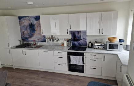 Number 15 Luxurious Two Bedroom Apartment - Photo 9