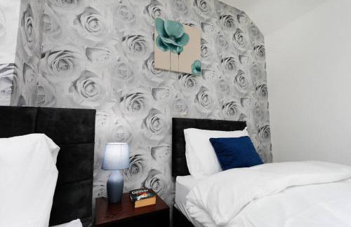 Comfy stays, Rotherham for contractors & Families, spacious, conservatory, free parking, wifi, 3BDR - Foto 40