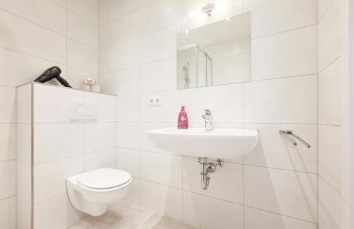 Tolstov Apartments - 3 Room Apartment - Kitchen - Dining Area - 25 min Messe DUS - Photo 12