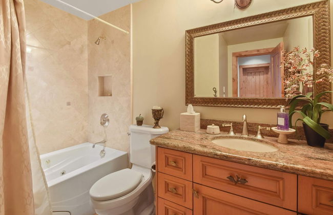 Wulf's Lodge at Olympic Valley Unwind in Hot Tub! - Photo 16