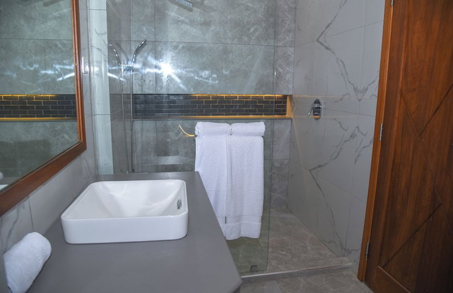 Mira Heights Suite & Conferencing - Photo 22