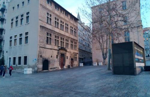 PETIT BONHEUR Au COEUR DU VIEUX PORT - Foto 18