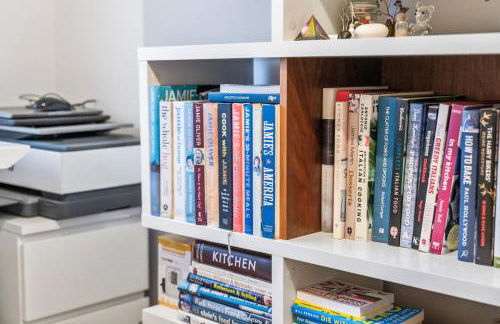 Large 4 Bedroom House Bricket Wood, Van & Car Parking, Sleeps 8 - Foto 41