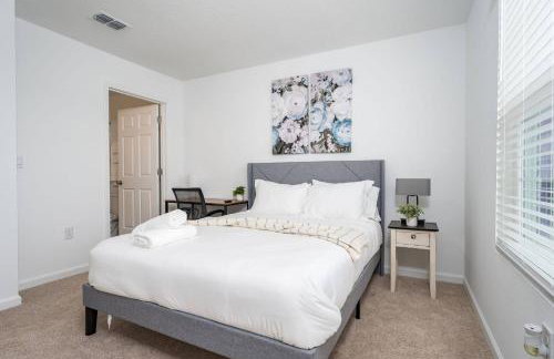 Stylish & Chic 2BR Townhome | Close 2 Bch. - Foto 8