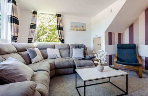 Comfortable 3-Storey House with Free Car Parking - Foto 25