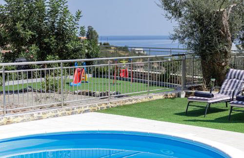 Family Villa Basilicata Gloria with Private Heated Pool, BBQ & Kid's Play Area - Foto 16
