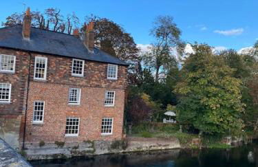 New studio apartment - minutes walk to Cathedral - Foto 30