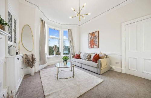 Large Terraced Home with Parking - Foto 19