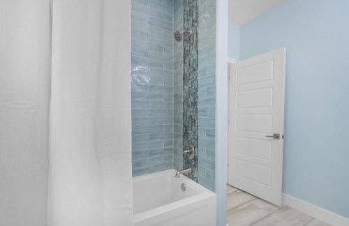 Near Beach Large Home Sleeps 22 BBQ Soaking Tub - Foto 33