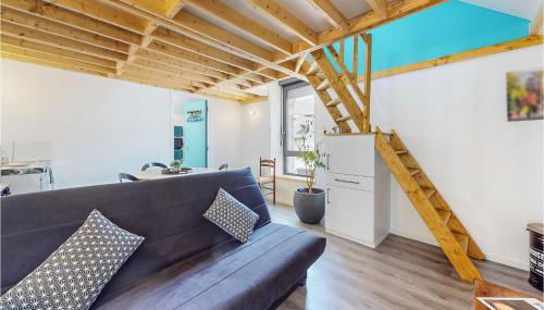 Stunning Home In Neuilly Le Vendin - Photo 3