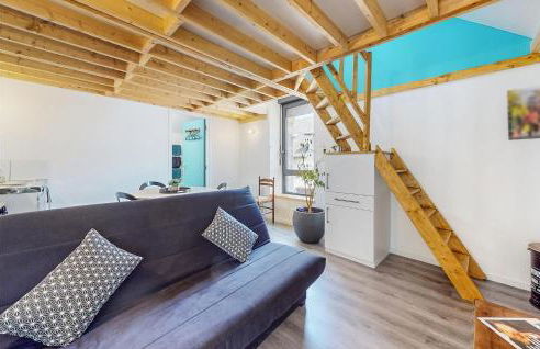 Stunning Home In Neuilly Le Vendin - Photo 3