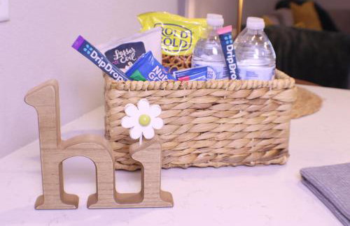 Deluxe 2BR Near Amp, Culture & Walmart wPool - Photo 26