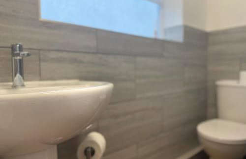 Chase View 1 Bed Sleeps 4 Parking WiFi Contractors - Foto 16