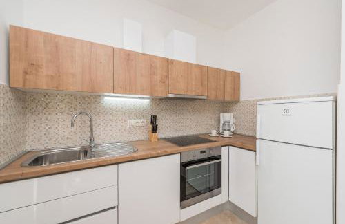 Villa Petra s bazenom, roštiljem i parkingom - Foto 14