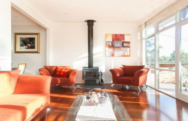 Eltham Retreat - Photo 1