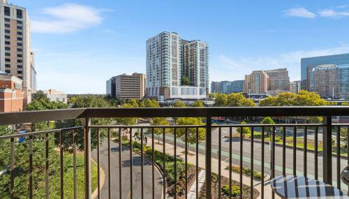 Contemporary Arlington Apartment Featuring City Views - Foto 1