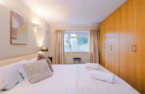 4 Bed House - Sleeps 8 - Free Parking - Manchester - Foto 9