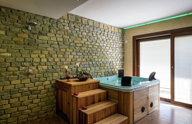 Gorgeous Holiday Home with Hot Tub, Whirlpool, Pool, Garden - Foto 14