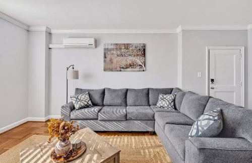 2BR Farmhouse Apt Near Everything - 2nd Floor - Foto 1